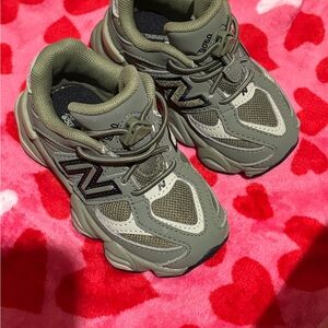 New Balance Kids Green 9060 Sneakers